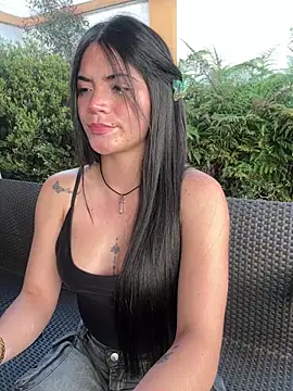 PamelaJonsom  online show from April 22, 2026, 12:01 pm