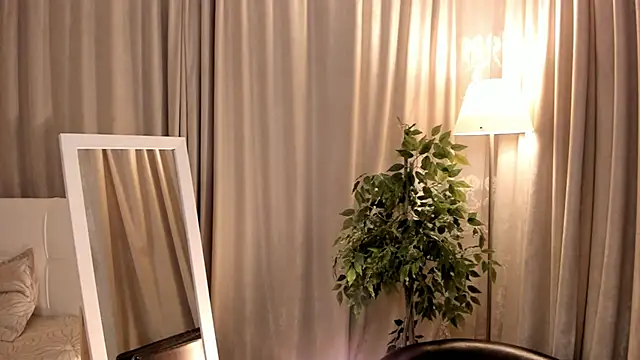 Ritamillersi online show from November 18, 2025, 11:02 am