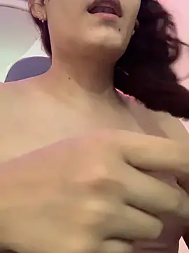 La-Gatiita-trans online show from February 3, 2026, 4:23 pm