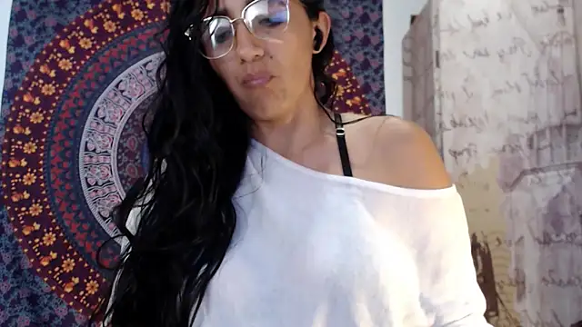 Lucyy Naugthy online show from February 4, 2026, 1:33 am