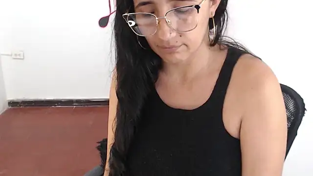 Lucyy Naugthy online show from April 10, 2026, 1:40 pm