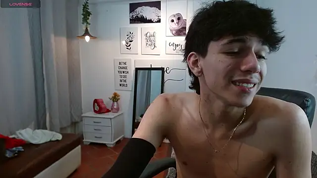 AmethystShadow17 online show from December 19, 2025, 9:50 pm