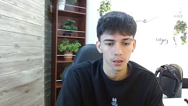 AmethystShadow17 online show from April 23, 2026, 4:19 am