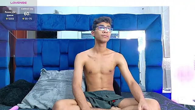 Desire4Duo online show from November 1, 2025, 1:27 pm