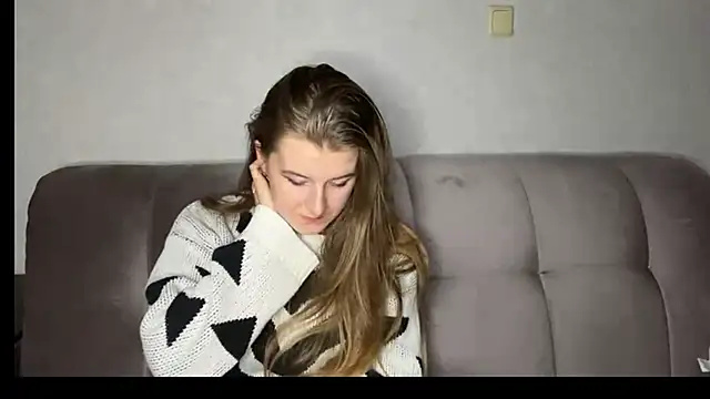 AnnamariaVieu online show from December 4, 2025, 7:35 pm