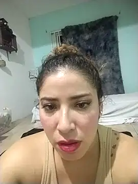 Yvonny27 online show from March 1, 2026, 2:44 am