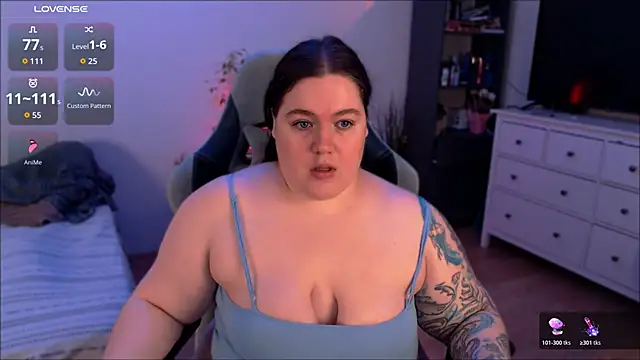 SummerTina online show from March 7, 2026, 2:44 pm