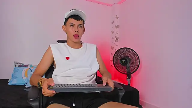 Snapshot of Axel_Cody_ chatting on November 19, 2025, 8:20 pm Axel Cody online show from November 19, 2025, 8:20 pm