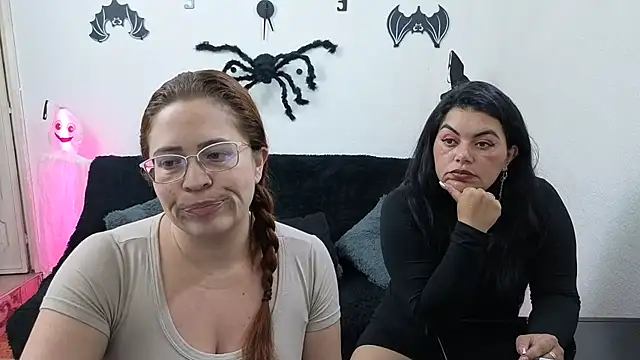 Snapshot of lesb_milf chatting on October 24, 2025, 9:36 pm lesb milf online show from October 24, 2025, 9:36 pm