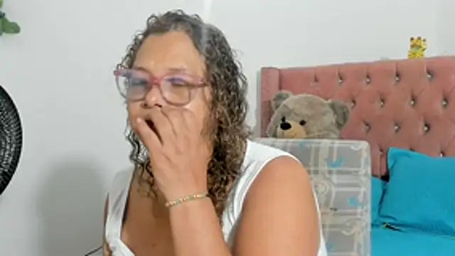 victoriaborunys online show from June 24, 2026, 4:55 am