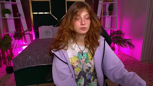 CuteeFoxy online show from November 17, 2025, 2:32 pm