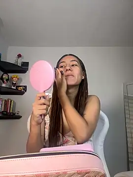 kittyrush  online show from November 26, 2025, 2:11 am