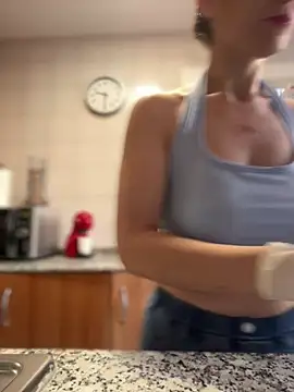 AlanaRius18 online show from April 7, 2026, 7:32 am