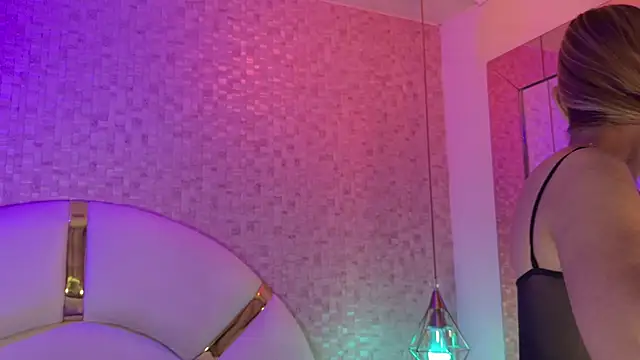 emmy rose25 online show from December 4, 2025, 11:53 am