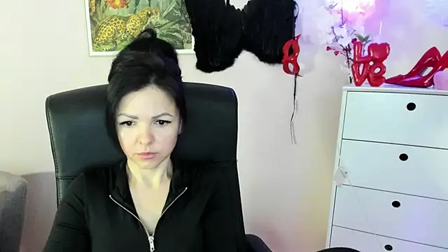 Mollybloom40 online show from March 5, 2026, 7:27 am