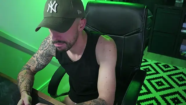 monsieurguitsxxx online show from December 4, 2025, 12:26 pm