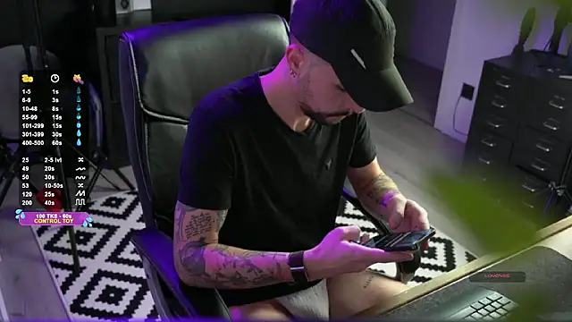 monsieurguitsxxx online show from January 11, 2026, 1:40 pm