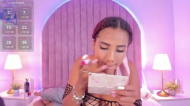 ShaylaDavis online show from November 11, 2025, 7:52 pm