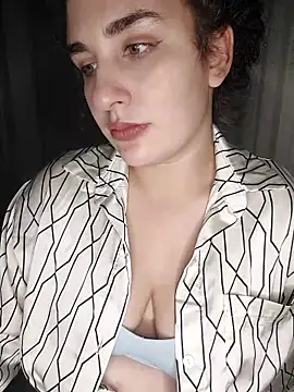 Kiki Catty online show from October 19, 2025, 7:38 pm