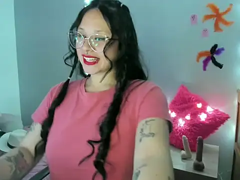 Snapshot of _Emily_vixen chatting on October 20, 2025, 5:20 am Emily vixen online show from October 20, 2025, 5:20 am