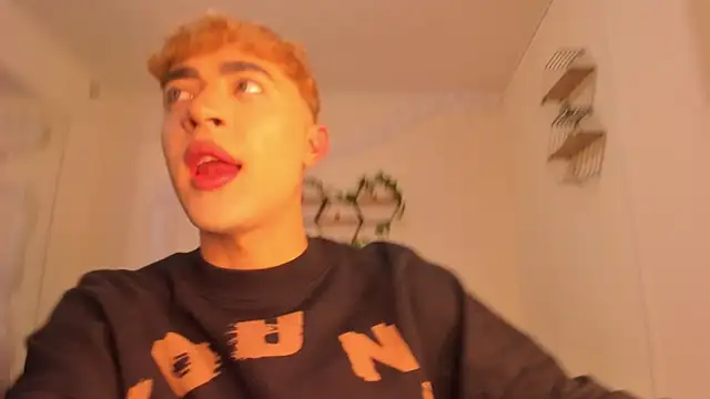 JustinCastiblanco online show from November 18, 2025, 11:24 am