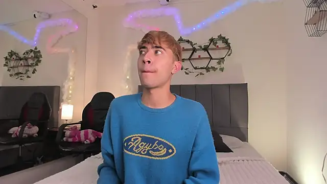 JustinCastiblanco online show from November 21, 2025, 11:20 am