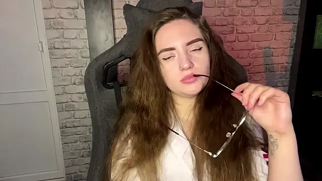 GreatMolly online show from October 24, 2025, 5:28 am