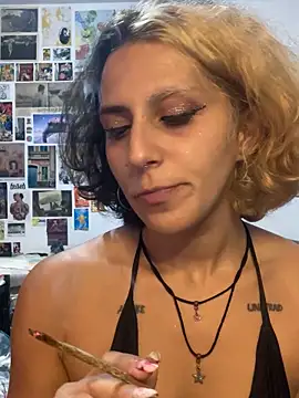 Snapshot of yvessblue chatting on January 31, 2026, 10:08 pm yvessblue online show from January 31, 2026, 10:08 pm