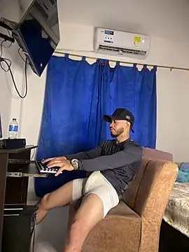 Kylian Alessandro online show from February 25, 2026, 12:16 pm