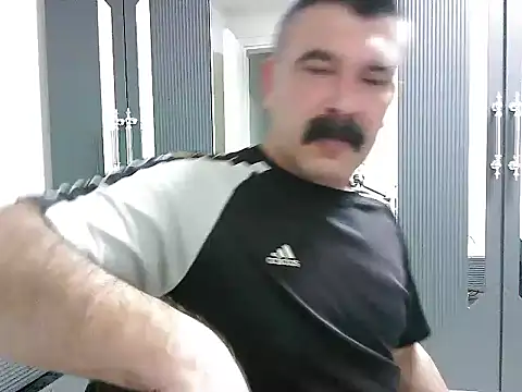 Snapshot of meroglu45 chatting on October 20, 2025, 6:19 pm meroglu45 online show from October 20, 2025, 6:19 pm