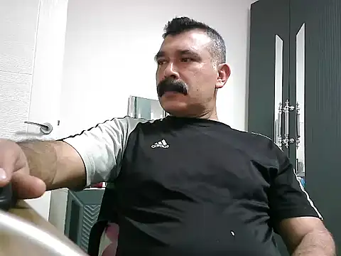 Snapshot of meroglu45 chatting on October 19, 2025, 2:20 pm meroglu45 online show from October 19, 2025, 2:20 pm