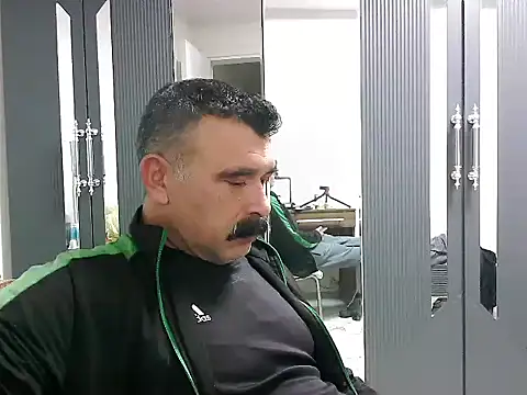 Snapshot of meroglu45 chatting on October 21, 2025, 5:12 pm meroglu45 online show from October 21, 2025, 5:12 pm
