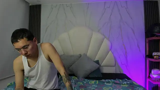 AnnieAndLeandro online show from February 4, 2026, 10:27 pm