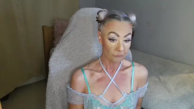 TheOGMiaMystique online show from May 27, 2026, 8:49 pm