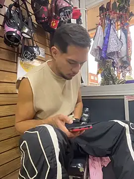 Leonardmoppet online show from December 15, 2025, 10:37 pm