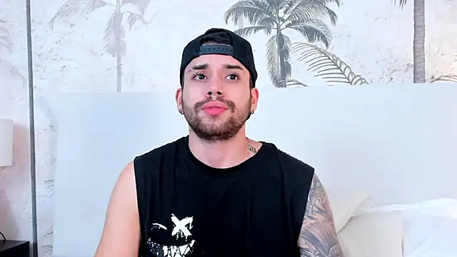 Snapshot of Mike_montoya01 chatting on December 20, 2025, 10:23 pm Mike montoya01 online show from December 20, 2025, 10:23 pm