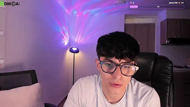 Snapshot of Mikeyvioleta_ chatting on June 3, 2026, 2:33 pm Mikeyvioleta online show from June 3, 2026, 2:33 pm