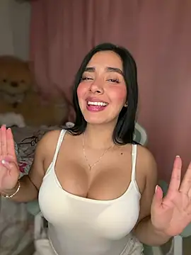 MiaSofia   online show from May 13, 2026, 5:14 am
