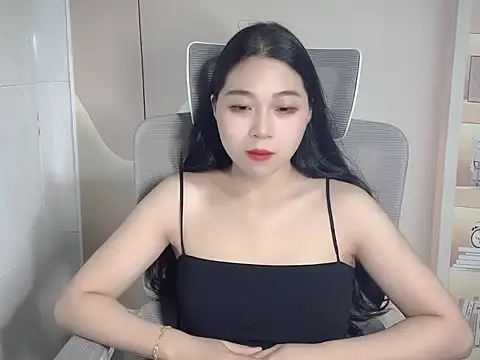 Lilybelle-e online show from October 17, 2025, 5:55 am