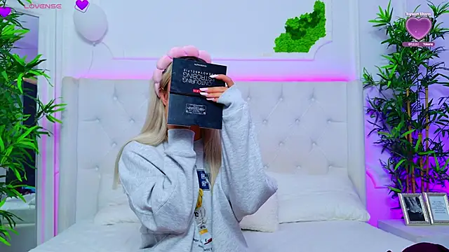 AriannaSins online show from September 29, 2025, 12:22 pm