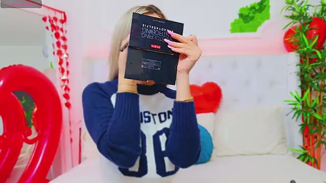 AriannaSins online show from February 14, 2025, 1:40 pm