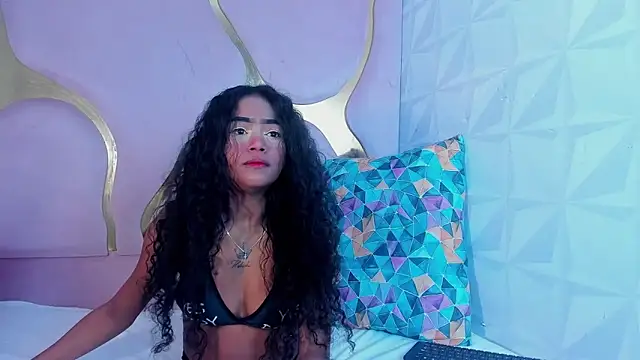 camilaqueenh online show from October 21, 2025, 3:17 am