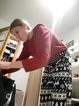 SandyCassie online show from November 2, 2025, 7:30 pm