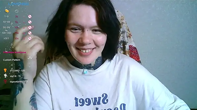 Snapshot of The_ICE_OWL chatting on October 20, 2025, 9:32 am The ICE OWL online show from October 20, 2025, 9:32 am