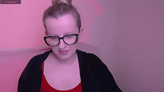 AllaLeomz online show from November 21, 2025, 6:45 am