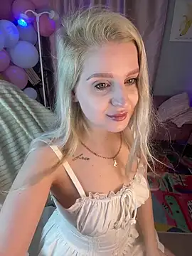 Snapshot of cold_blondie chatting on June 19, 2026, 5:24 am cold blondie online show from June 19, 2026, 5:24 am