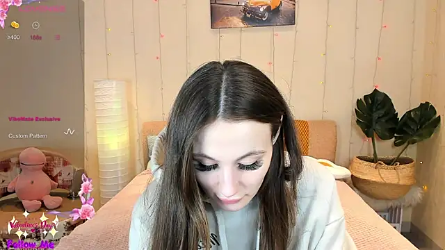 Snapshot of honeybuns_lizzy chatting on February 16, 2026, 12:09 am honeybuns lizzy online show from February 16, 2026, 12:09 am