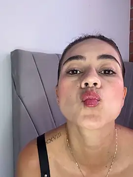 valentina herrrera online show from November 5, 2025, 3:59 pm