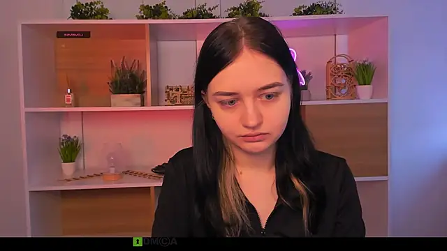 miki ti online show from October 25, 2025, 8:35 am