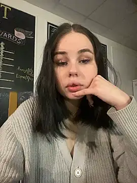 Snapshot of AliceLune chatting on February 3, 2026, 12:10 pm AliceLune online show from February 3, 2026, 12:10 pm